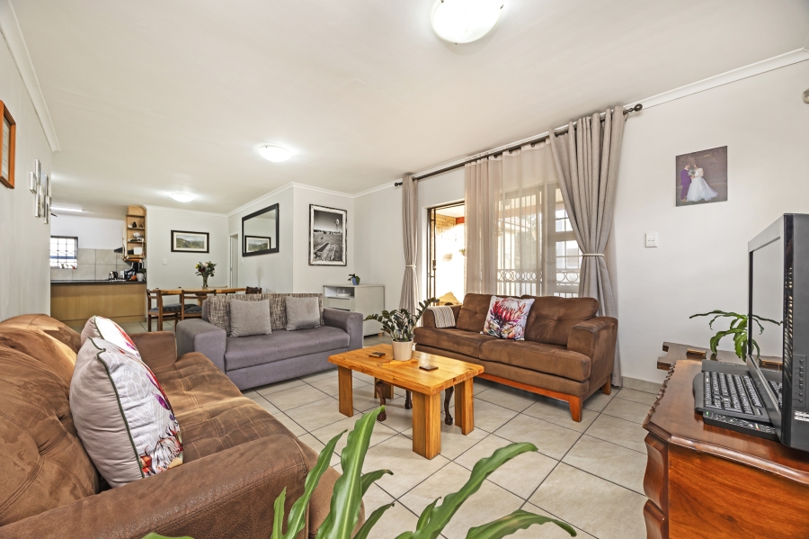 3 Bedroom Property for Sale in Jakarandas Western Cape